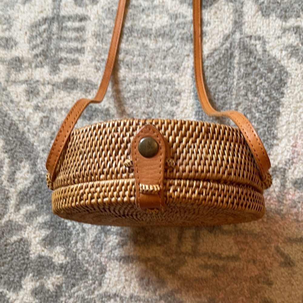 Street Level Round Rattan Bag - Picture 4 of 10